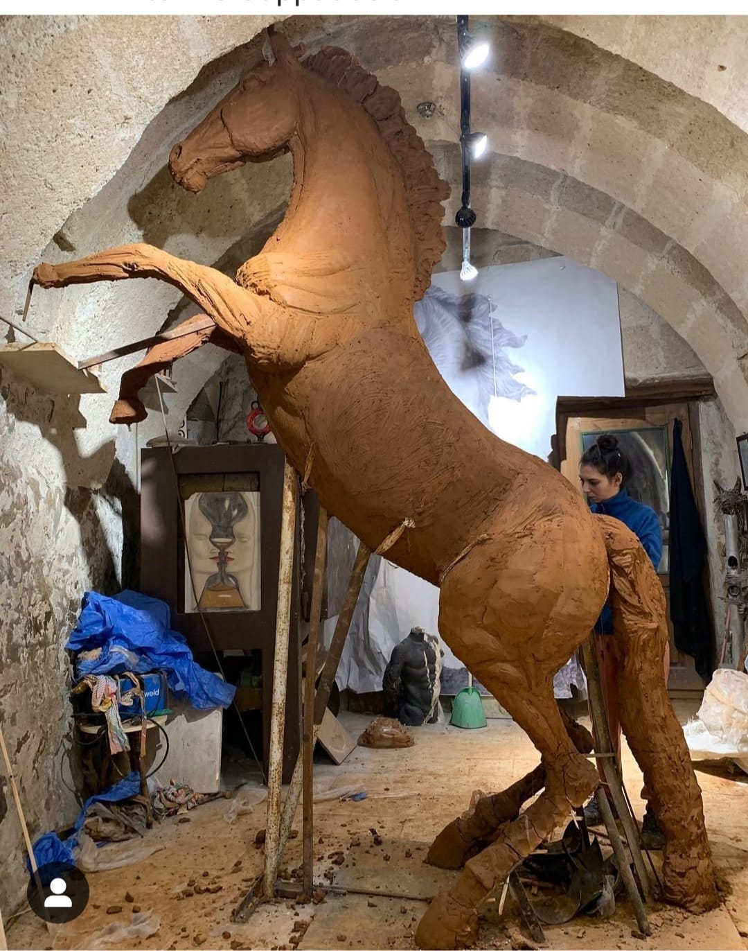 Giant horse sculpture in progress